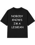 NOBODY KNOWS IM A LESBIAN | T-SHIRT